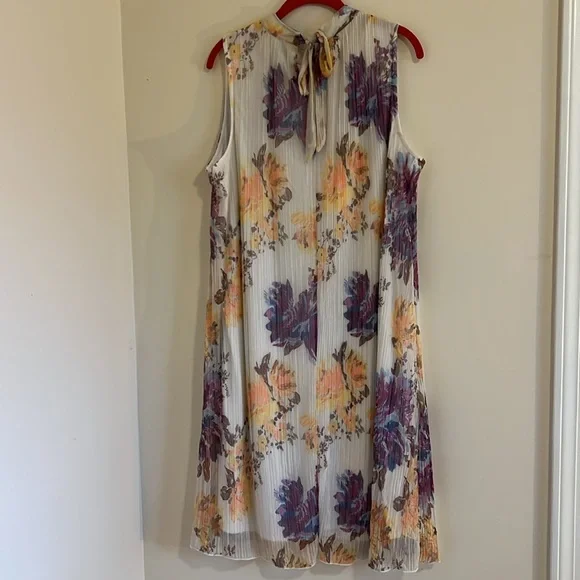 Floral dress - Picture 7 of 8